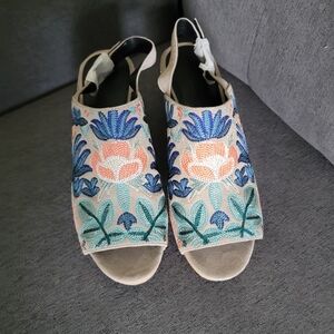 Rebecca Minkoff Floral Sandals with Ankle Straps NWOT Size 10